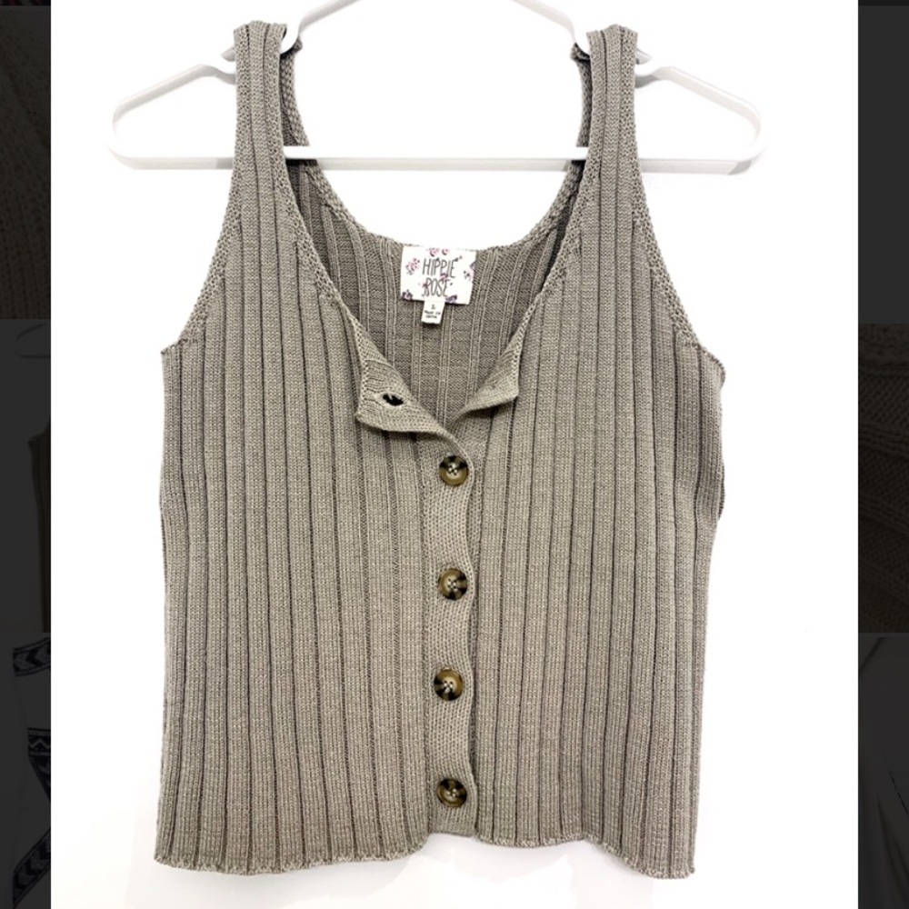 Woman’s Knit Button up Tank Top Size (L)